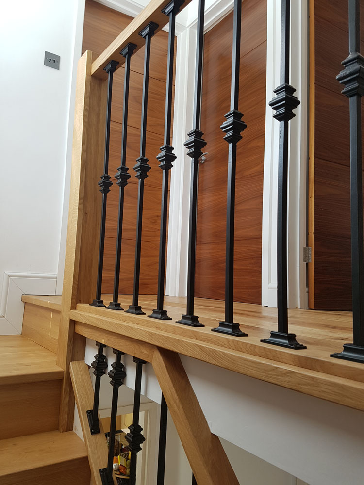 1 x Wrought Iron Metal Collar Baluster Balustrade Stair Spindle 1m long x 12mm Plain Bars